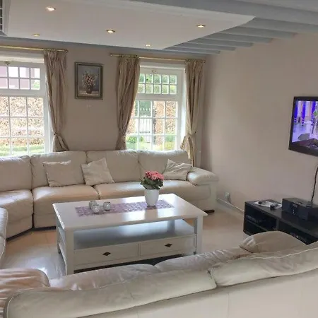 Sleeps 14 Pool Wifi *
