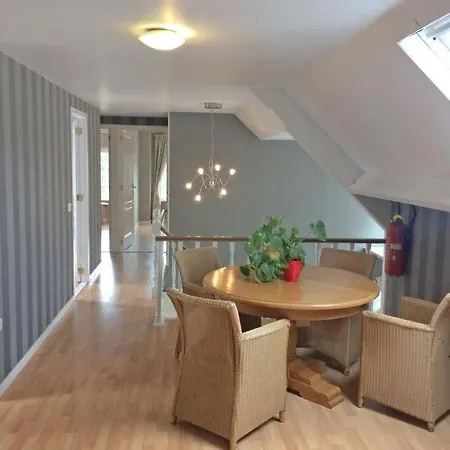 Sleeps 14 Pool Wifi Vakantiehuis